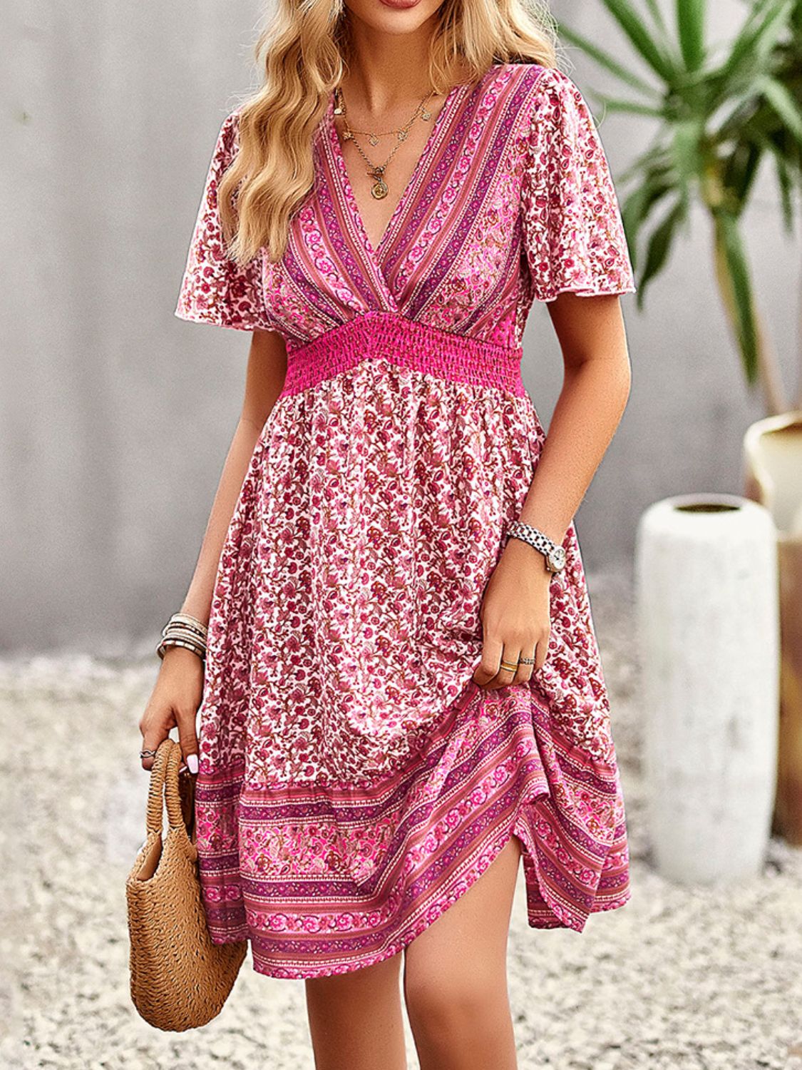 Vestido de manga con vuelo y cuello en V estilo bohemio con estampado floral