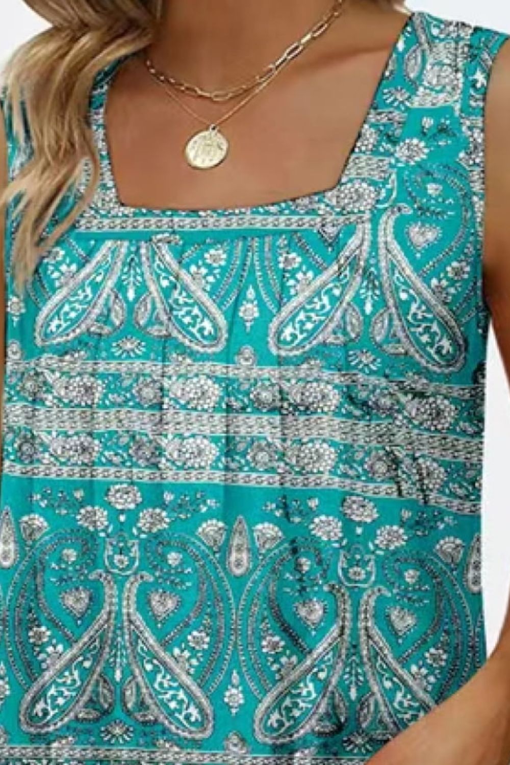 Camiseta sin mangas estampada con cuello cuadrado y dobladillo redondeado