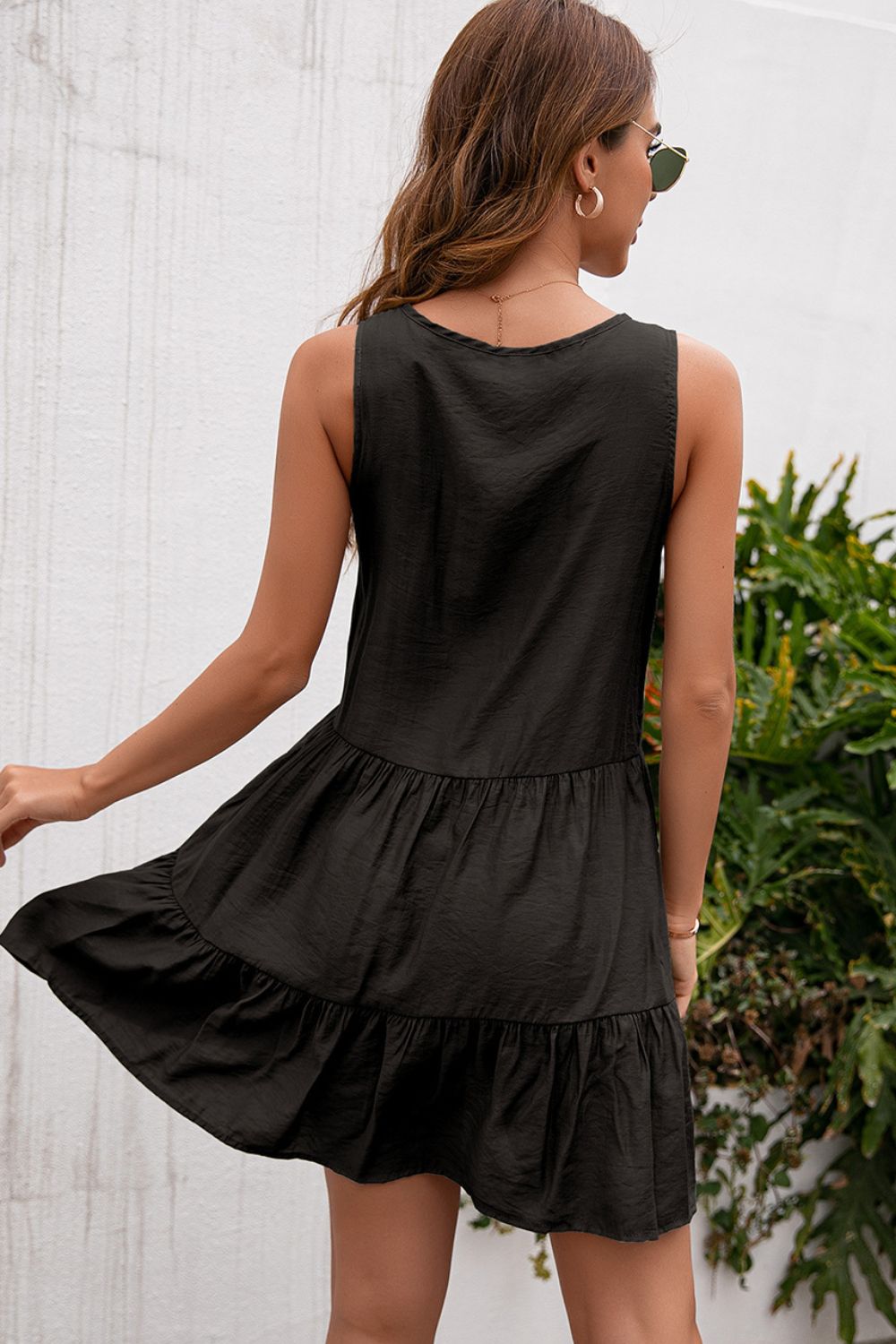 Vestido sin mangas con ribete de encaje y lazo con borlas